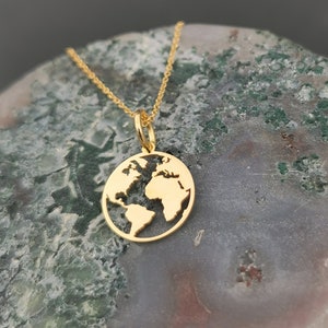 14k Solid Gold Earth Necklace, Dainty World Map medallion Necklace, Gold Coin Globe Necklace, Gold Disc WanderLust Necklace, Globetrotter