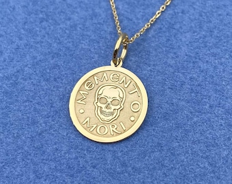 Zierliche 14k Massivgold Memento Mori Halskette, personalisierte Memento Mori Anhänger, Stoische Halskette, Amor Fati Anhänger, Schädelhalskette