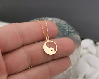 Collier Yin Yang délicat en or massif, collier en or 14 carats, pendentif Yin Yang, breloque Yin Yang, bijoux à breloques, collier superposé, cadeau pour elle