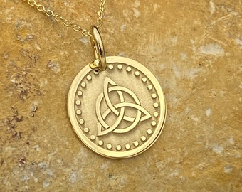 Delicata collana Triquetra in oro massiccio 14 carati, ciondolo con nodo celtico della Trinità, gioiello con simbolo celtico, collana minimalista, regalo per lei.