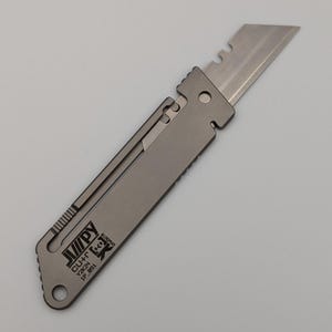 The Cutr by Jimpy: Integrierter Universal-Klingenhalter aus Titan