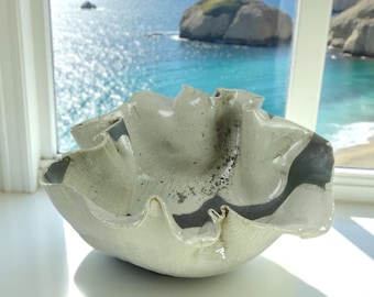 Raku ceramic furnishing object with crackle white and smoke black, handcrafted artistic object made in Italy - for creative homes T61