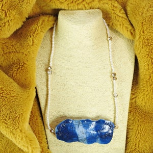 Elegant and creative necklace, created by hand and with love in Raku ceramic, in the colors of the sea, the pearls are in shiny and luxurious glass