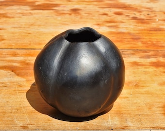 Vase en céramique réalisé selon la technique Bucchero - vase en céramique fait à la main - vase d'ornement artistique en céramique. V2