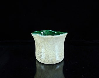 Petit vase en céramique Raku blanc et vert - simple et coloré V50