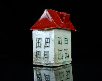 Small house-shaped ceramic box handmade with love - box to hide secrets - Italian craftsmanship - G13