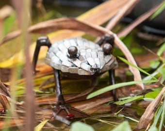 Metal Silver Frogs Garden Ornament Pond Sculpture Art - Handmade Recycled Metal Reptile