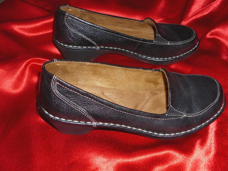A Gorgeous Nearly New Pair of Elegant Naturalizer Genuine Leather Women/'s Dark Brown Shoes Size 7M