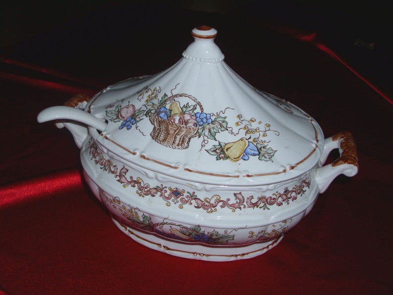 Garlands Made in Japan A Very Large Very Beautiful Vintage Pedestal Ceramic Tureen with Lid and Ladle Featuring Fruit Baskets Flowers