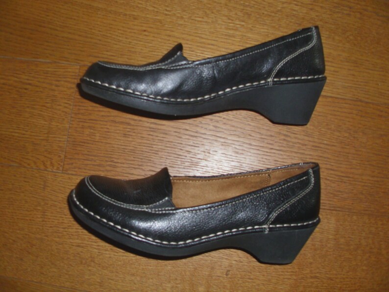 A Gorgeous Nearly New Pair of Elegant Naturalizer Genuine Leather Women/'s Dark Brown Shoes Size 7M