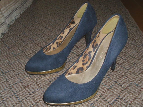 gold pumps payless