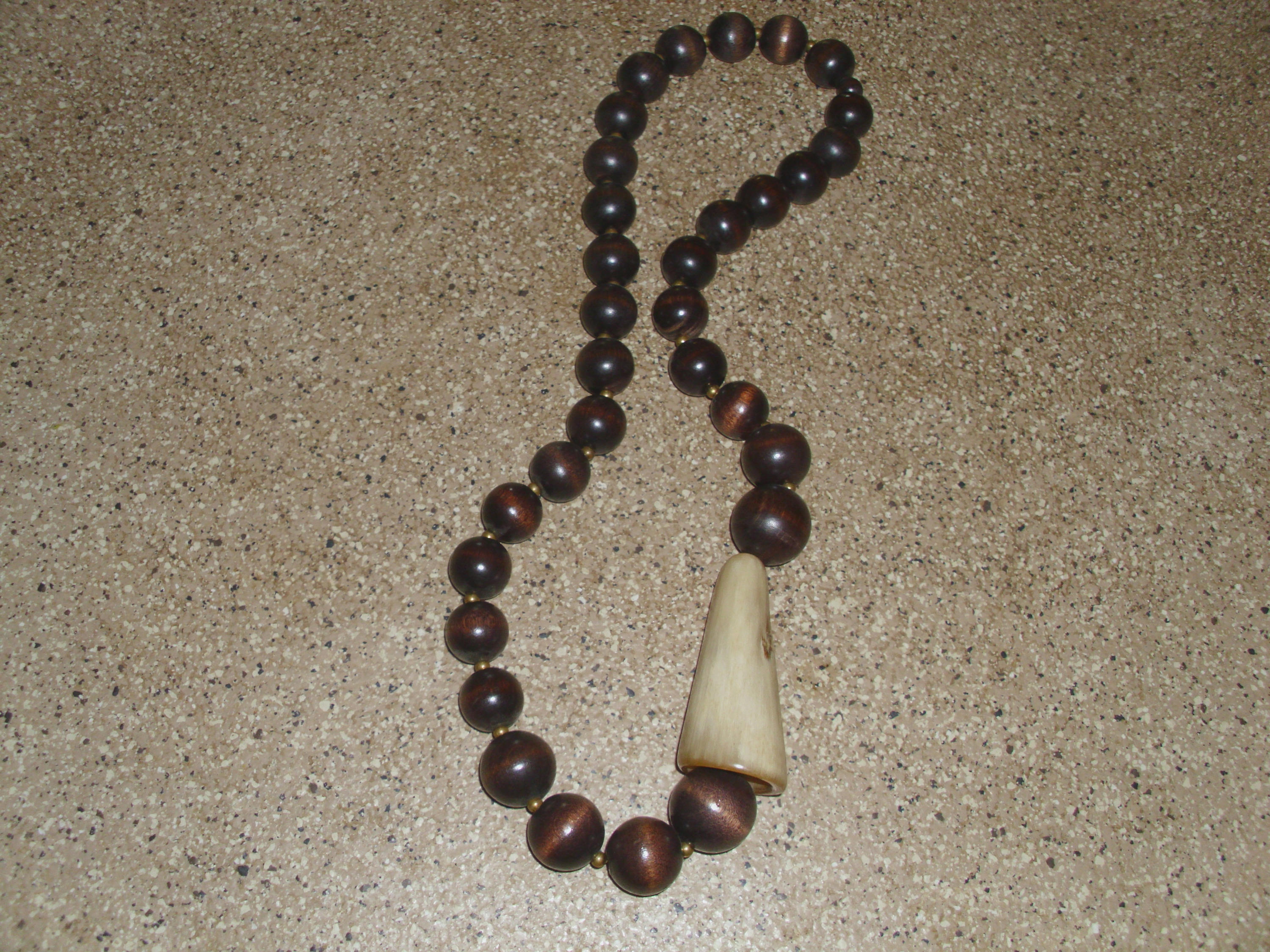 Cuentas redondas de madera pulida marrón y gran collar | Etsy