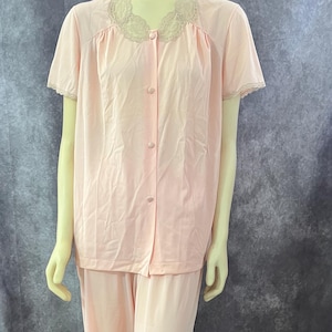 Women&#39;s Vintage 2 Piece Pajama Set Size Large