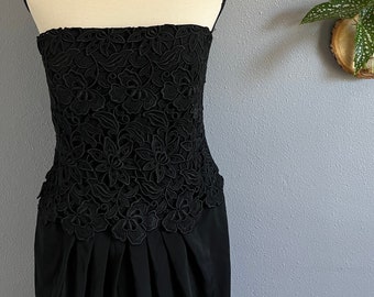 Woman’s Vintage 80s / 90s Black Strapless Evening Dress with Lace