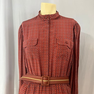 Vintage jaren 70 damesjurk met lange mouwen en riem, maat 16