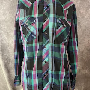 Vintage Wrangler Western Shirt with Snap Buttons Size Medium