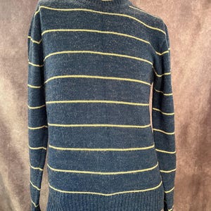 Vintage Crew Neck Sweater Size M