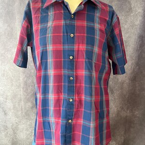 Camisa con botones vintage de la colección del diseñador, talla grande