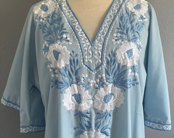 Vintage 1960s Embroidered Hawaiian Kaftan Maxi Dress Medium