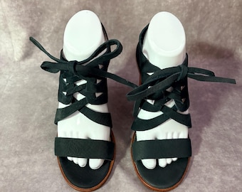 Sandalias Frye Sofia de nobuk con tacón de bloque y cordones, talla 7