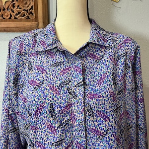 Women’s Vintage 80s Blouse Feather Print Size Medium