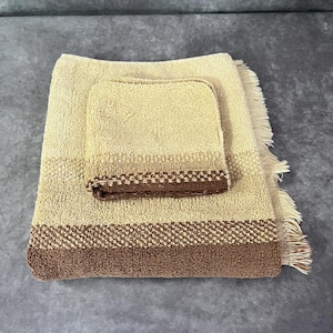 Set of 2 Vintage 1970s Bath Towels