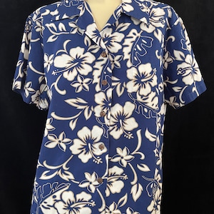 Women&#39;s Vintage Hawaiian Shirt Size Large