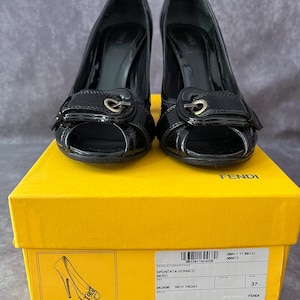 Y2K Fendi Spuntata Vernice Heels Size 37