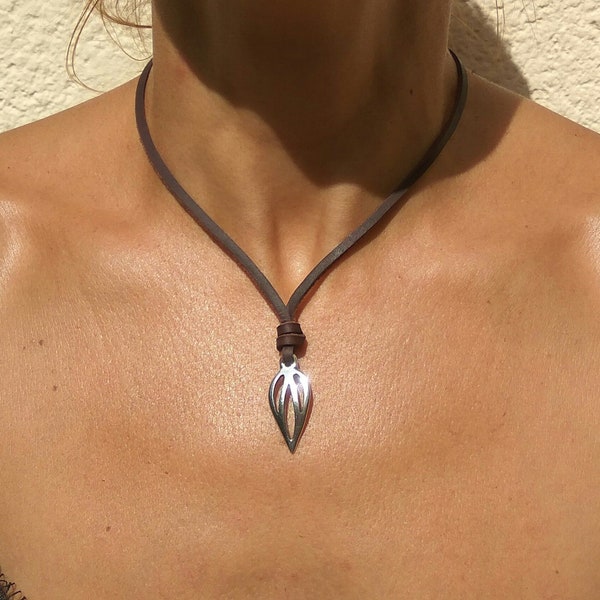 Leather Necklace for women, Women Choker Necklace, Silver Plated Pendant Necklace, Leather Choker, Women Jewelry, Silver Jewelry, Zamak