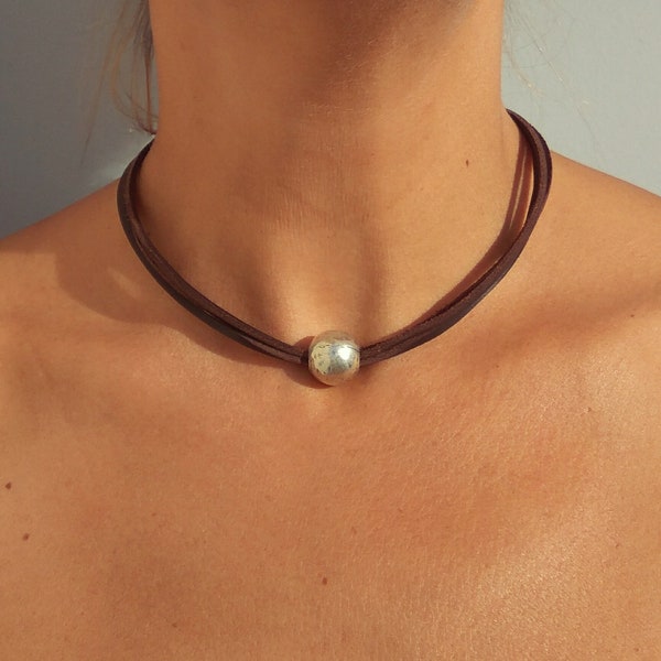 Ras de cou boule en argent, collier en cuir pour femme, collier hippie, collier femme, bijoux en zamak, collier en zamak, collier en argent, EndiaDesign