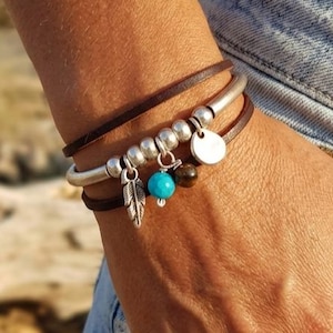 Bracciale in pelle stile boho con ciondolo a forma di piuma e pietre preziose, da indossare come bracciale o collana, gioiello western, regalo personalizzato per lei.