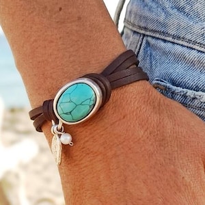 Handgefertigtes Armband aus Leder und Türkis, Boho-Schmuck aus Silber im Ibiza-Stil