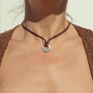 Ring lederen ketting voor vrouwen, vrouwen choker ketting, verzilverde ketting, lederen choker, Boho sieraden, zilveren sieraden, Zamak afbeelding 6