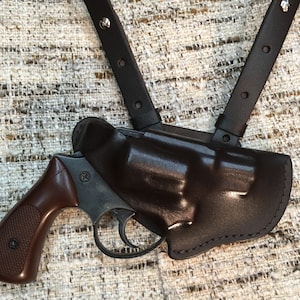Smith & Wesson 38 Special 2&quot; J Frame. Leather Shoulder Holster horizontal