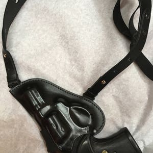 Smith & Wesson 19-3 upside down vertical leather shoulder holster, elastic retention