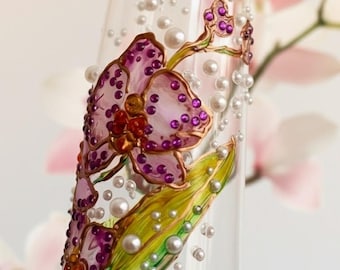 Zwei handbemalte Champagnergläser mit Orchideen – Elegantes florales Hochzeitsgeschenk, luxuriöses Jubiläumsglas, Set Champagnerflöten
