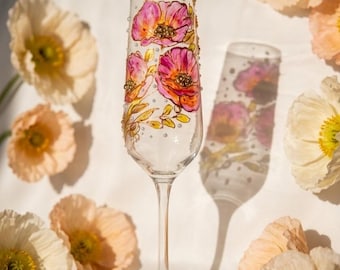 Handbemaltes Champagnerglas mit Mohnblumen – Elegantes florales Hochzeitsgeschenk, luxuriöses Jubiläumsglas, romantische handgefertigte Champagnerflöte