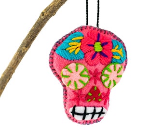 Ornement en feutre brodé crâne en sucre - Décoration de rétroviseur Calavera fait main au Mexique Dia de Los Muertos (Jour des morts)