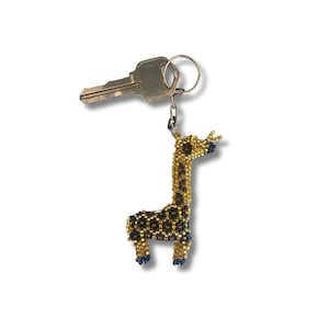 Adorable llavero de jirafa, accesorio caprichoso, hecho a mano en México.