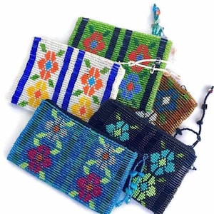 Monedero con cuentas de semillas y flores pequeñas, cartera, tarjetero