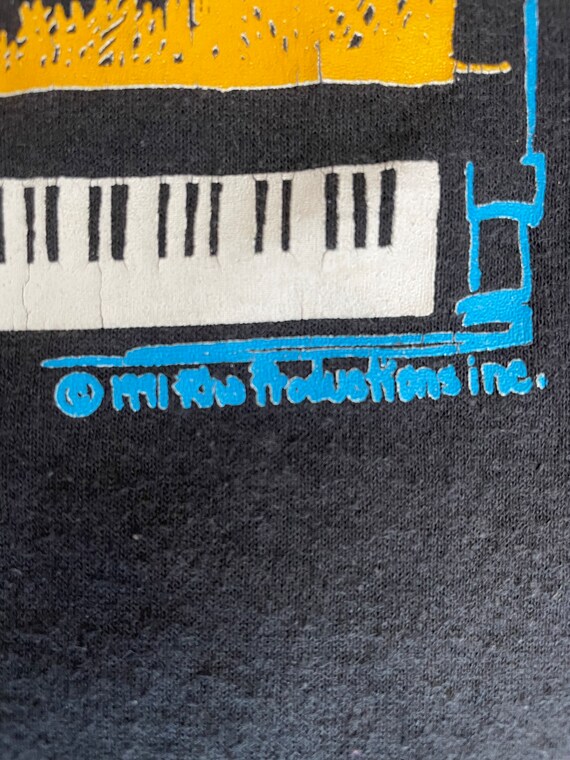 Grand piano tee View 3