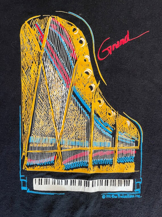 Grand piano tee