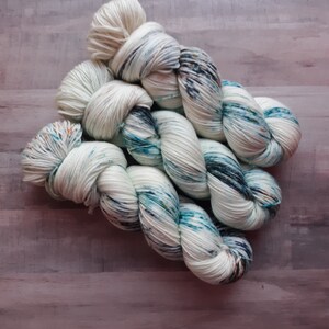 Lagoon, Hand dyed yarn, 100% super wash merino wool yarn, fingering weight yarn, speckled yarn