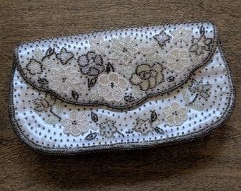 Vintage 1950s Flower Beaded Clutch