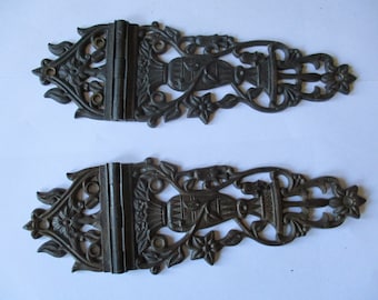 Blanket chest hinges, pair, Bronze patinated, 19è century.