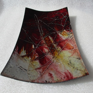 Glass sushi plate or tray, rectangular, garnet red/gold thread, 32 cm.