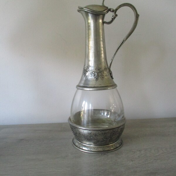 Vintage pewter decanter, wine decanter, vintage piece, crystal belly, tendrils and leaf, old wine jug - Glass, - First half 20th century.