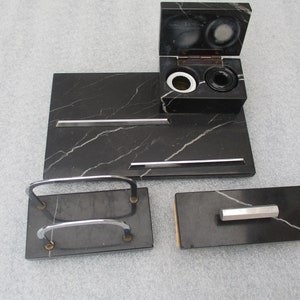 Juego de escritura y escritorio de mármol Art Déco, negro, con tintero, soporte para cartas y papel de liar. Marmor (DE).