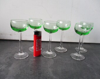 Licor o chupito en tallo alto, 6 piezas, cáliz verde.