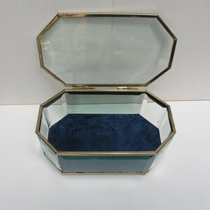 Jewelery box, faceted glass 6 mm, engraved palm tree.